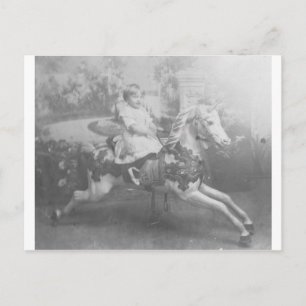 kind op carrousel paard briefkaart