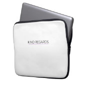 Kind Regards Minimalist Typographic Laptop Sleeve (Voorkant Links)