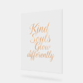 Kind Souls Glow Differently: Rose Gold Motivationa Acryl Bord (Hoek)