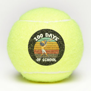 Kinder 100 dagen van schooljongens 100e dag honkba tennisballen