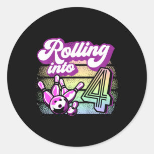 Kinder bowlingfeest rolt in 4 Bowling-verjaardag Ronde Sticker