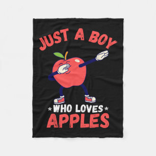 Kinder jongen die van appels houdt, geeft grappige fleece deken