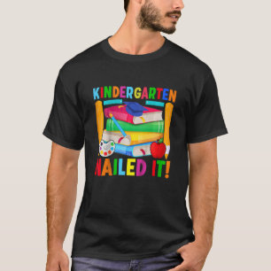 Kinder kleuterschool genageld het Afstuderen T-shirt