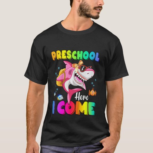 Kinder kleuterschool Hier kom ik haai rugzak terug T-shirt (Voorkant)
