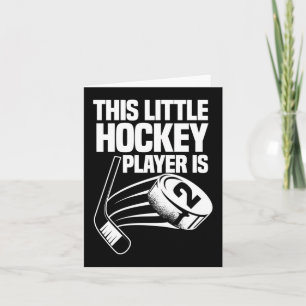 Kinder Plezier Deze kleine hockeyspeler is 2e verj Kaart