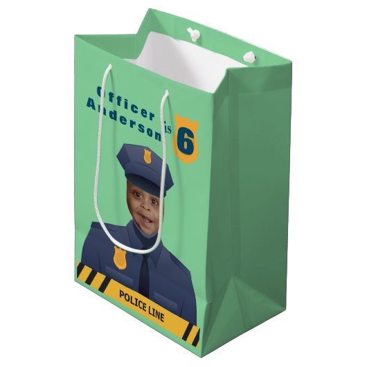 Kinder politie Birthday Medium Cadeauzakje (Voorkant Gekanteld)
