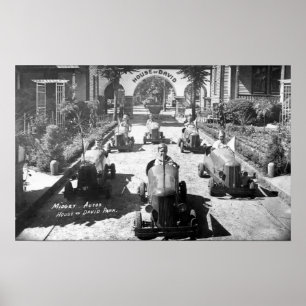 Kinder racing in miniatuurauto's poster