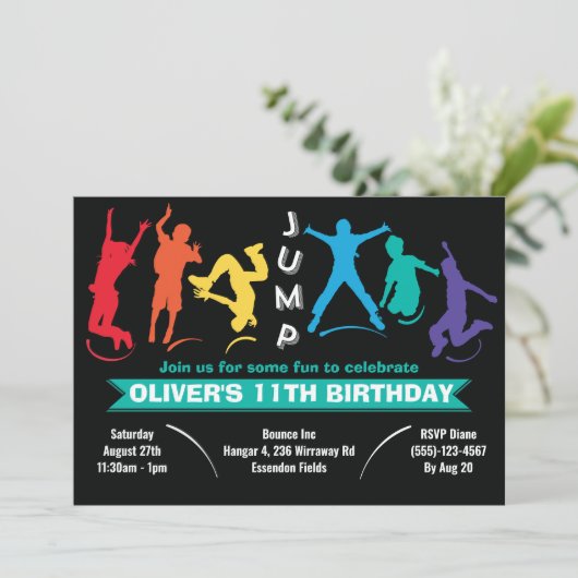 Kinder regenboog sprong trampoline verjaardagsfees kaart (Staand voorkant)