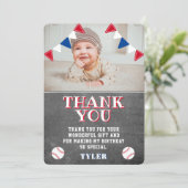 Kinder van Cute Baseball Chalkboard Fotodag Bedankkaart (Staand voorkant)