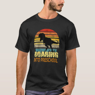 Kinder zwerving naar preschooldinosaurus terug naa t-shirt