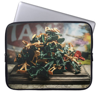 Kinderblik op Speelgoedoorlog Laptop Sleeve