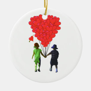 Kinderen die handen en hartvormige ballonnen vasth keramisch ornament