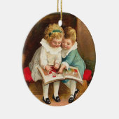 Kinderen die kerstkaart lezen keramisch ornament (Rechts)