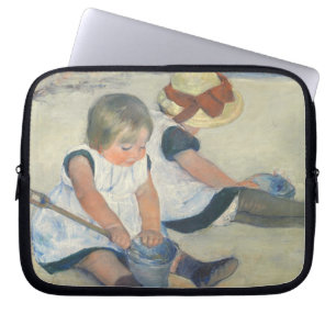 Kinderen die op het strand spelen, 1884 laptop sleeve