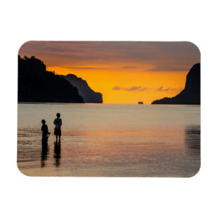 Kinderen die op zonsondergang Gevist zijn Magneet