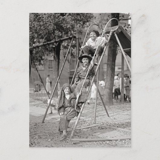 Kinderen in kostuum, 1922 briefkaart (Voorkant)