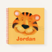 Kinderen met de naam tijger zien een schattige wat notitieboek (Voorkant)