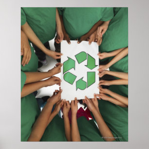 Kinderen met een recyclingteken poster