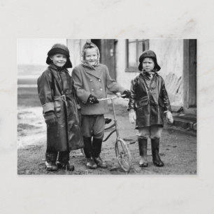 Kinderen met oude Bicycle 1855  B&W foto Briefkaart