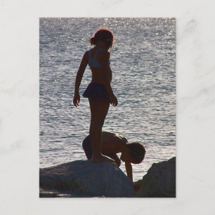 Kinderen spelen langs de rotsen, Divi SXM Briefkaart
