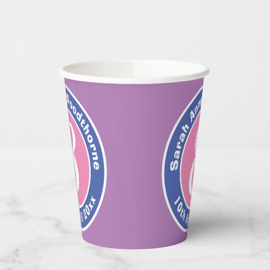 Kinderfeestdag feestdag met leeftijd papieren bekers (Links)