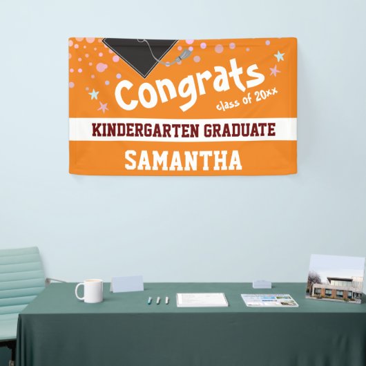 Kindergarten Afstuderen Oranje Confetti Foto Spandoek (Beurs)