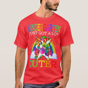 Kindergarten heeft net een grote kapper-unicorn te t-shirt
