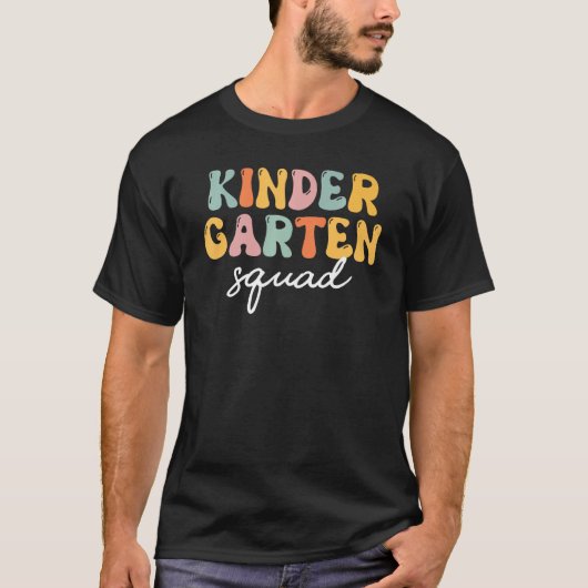 Kindergarten Squad Retro Groovy Happy First Day Of T-shirt (Voorkant)