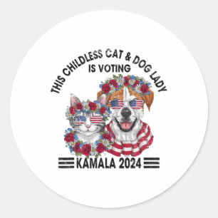 Kinderloze kat en hondendame stemt op Kamala Harri Ronde Sticker