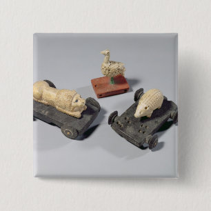 Kinderspeelgoed: een egel, een leeuw en een duif, vierkante button 5,1 cm