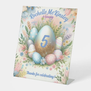 Kind's Paaseierjacht Lente Verjaardagsfeest Reclamebord Met Voetstuk