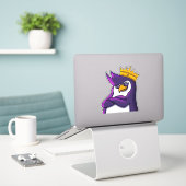 King Kenguin Sticker (Laptop op bureau)
