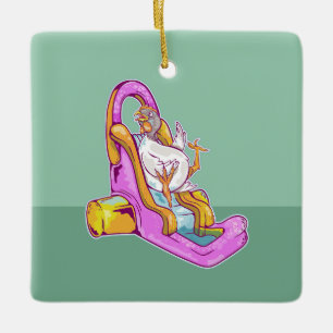 Kip op een waterglijbaan keramisch ornament