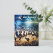 Kippen dansen door de velden briefkaart (Staand voorkant)