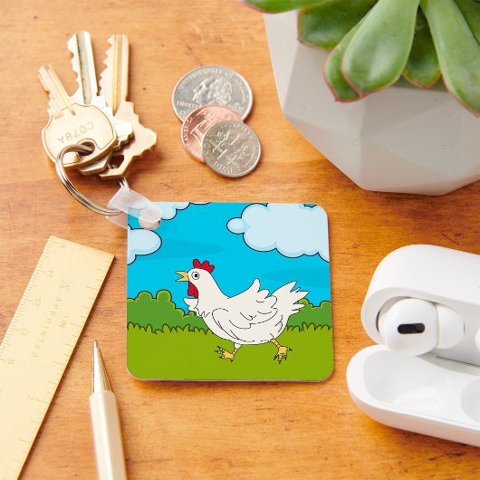 Kippen die in een Sleutelhanger op het veld lopen