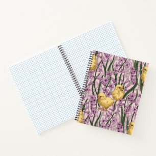Kippen en hyacinten op roze notitieboek