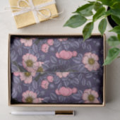 Kippen in het wild roos in roze en violet tissuepapier (Geschenk)