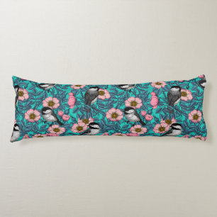 Kippen in vrij roos, roze en blauw lichaamskussen