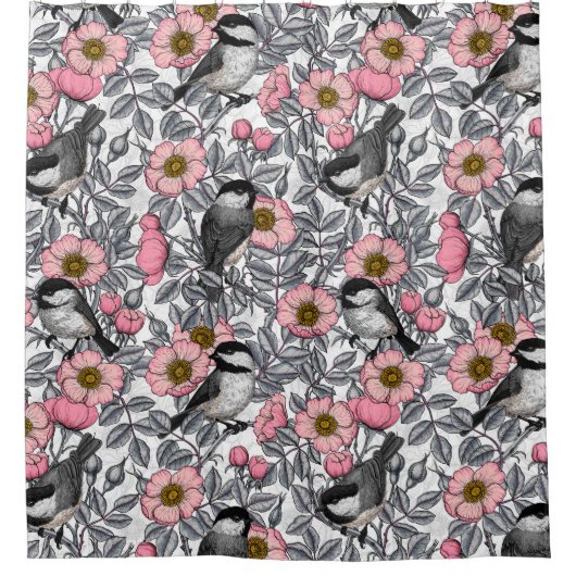 Kippen in vrij roos, roze en grijs douchegordijn (Voorkant)