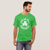 Kiss, ik ben een Bartender Irish St Patricks Day S T-shirt (Voorkant volledig)