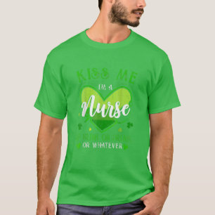 Kiss, ik ben een verpleegster uit de Ierse St. Pat T-shirt