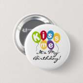 Kiss Me Birthday Ronde Button 5,7 Cm (Voorkant /achterkant)