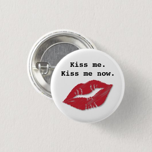 Kiss Me Button (Voorkant /achterkant)