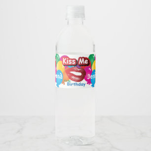 Kiss me, het is mijn verjaardag waterfles etiket