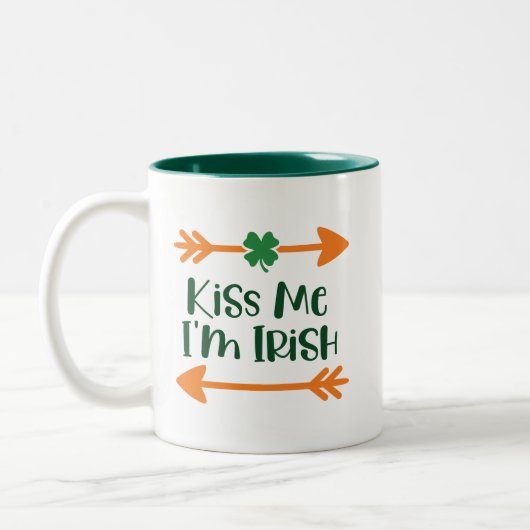 Kiss Me I m Irish : Funny Paddy's Day Drinking Mug (Gauche)