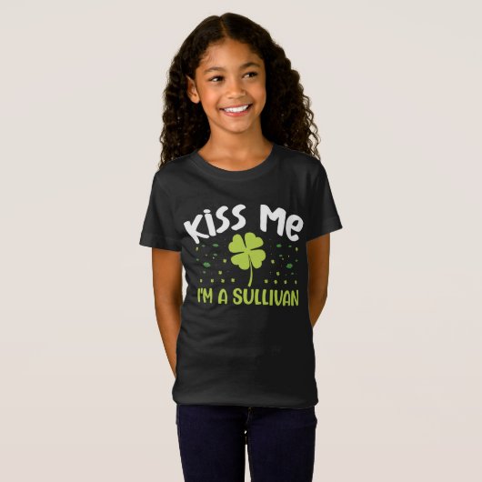 Kiss Me Ik ben een Sullivan - Achternaam Sullivan T-shirt (Voorkant volledig)