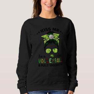 Kiss Me Im a Volleyball Girl Irish Shamrock St Pat Trui