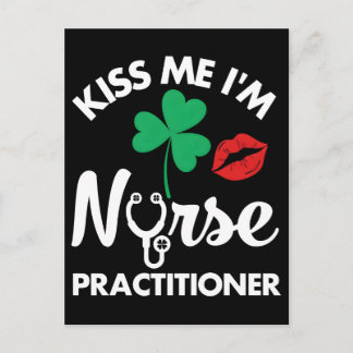 Kiss me i'm nurse practitioner shirt Mug Feestdagenkaart