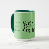 Kiss Me my DNA dit I'm Irish Mug (Devant gauche)