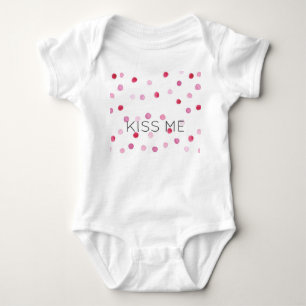 KISS ME Roze Waterverf Stippen Sweet Valentijn ple Romper